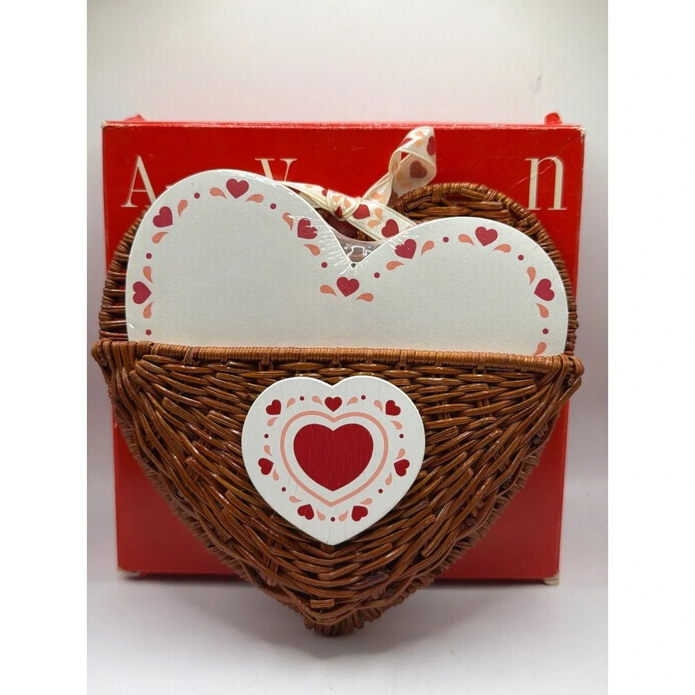 NIB VTG Avon Country Hearts Scented Notes Brown Heart Wicker Basket Stationery